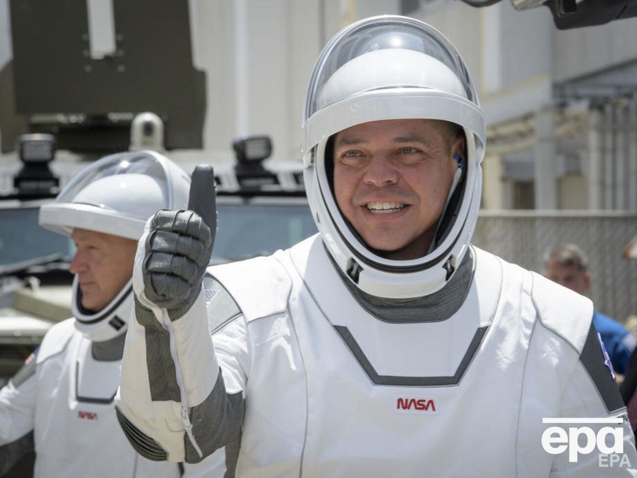 Бенкен (на переднем плане) и Херли должны стать первыми землянами, которые доберутся на МКС с помощью частной компании