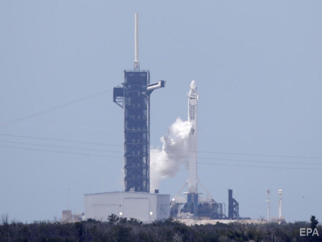 Компания Маска запустила в космос корабль с астронавтами. Фоторепортаж