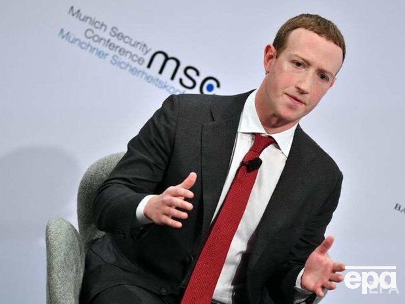 По словам Цукерберга, Facebook не удалил пост Трампа, так как увидел в нем предупреждение о действиях государства