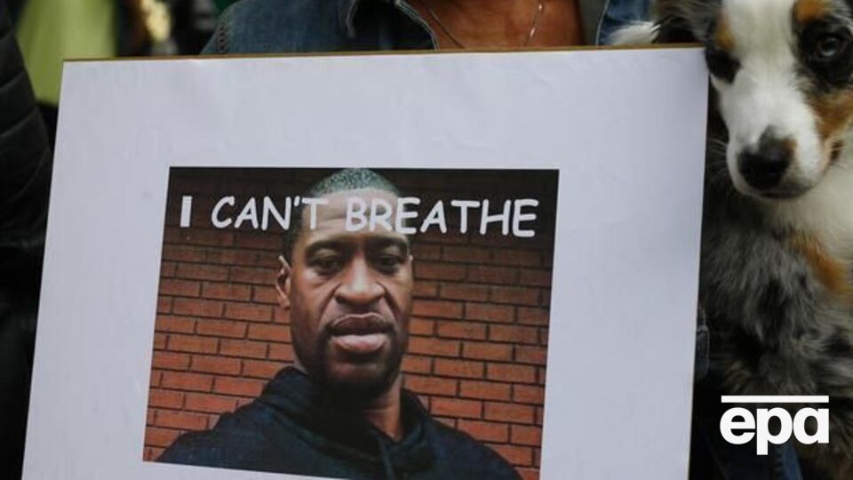 Флойд умер 25 мая после жесткого задержания полицейскими