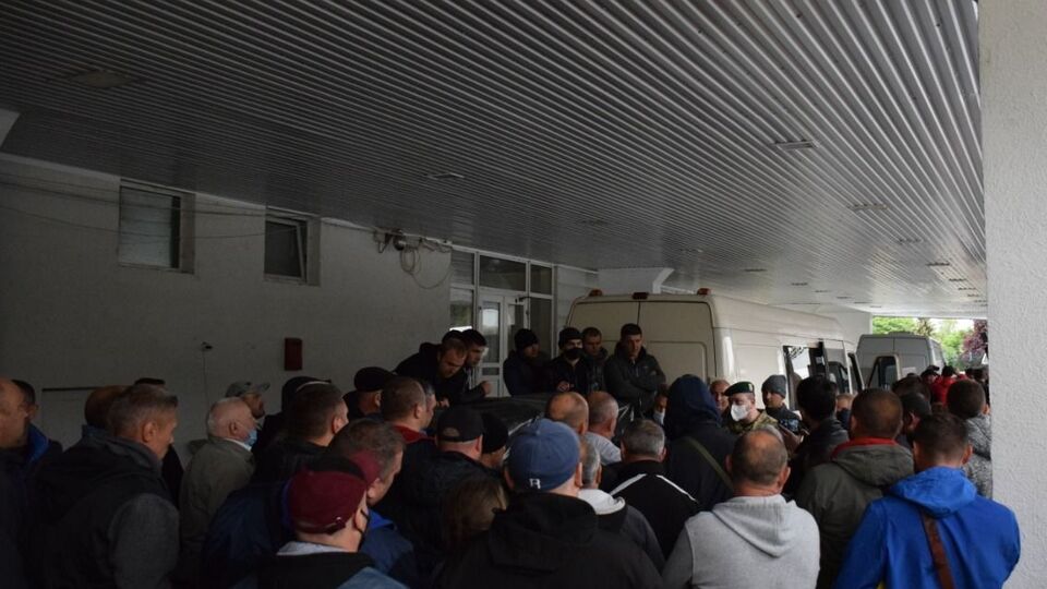 Із кордону повідомляють, що конфлікт із водіями бусів залагоджено