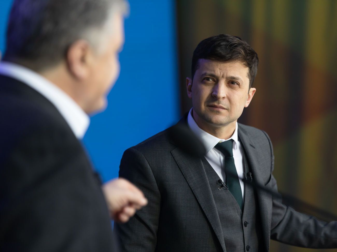 За даними соціологів, Зеленський знову випередив би Порошенка, якби перший тур виборів провели у квітні 2020 року