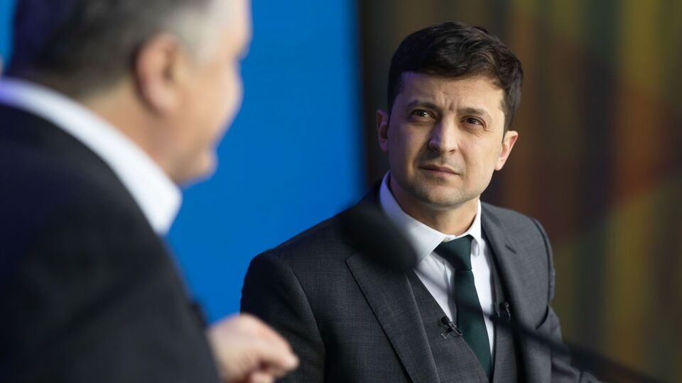 За даними соціологів, Зеленський знову випередив би Порошенка, якби перший тур виборів провели у квітні 2020 року