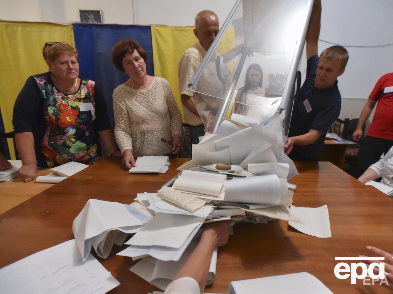 В июле 2019-го украинцы избрали в парламент по многомандатному округу представителей пяти партий