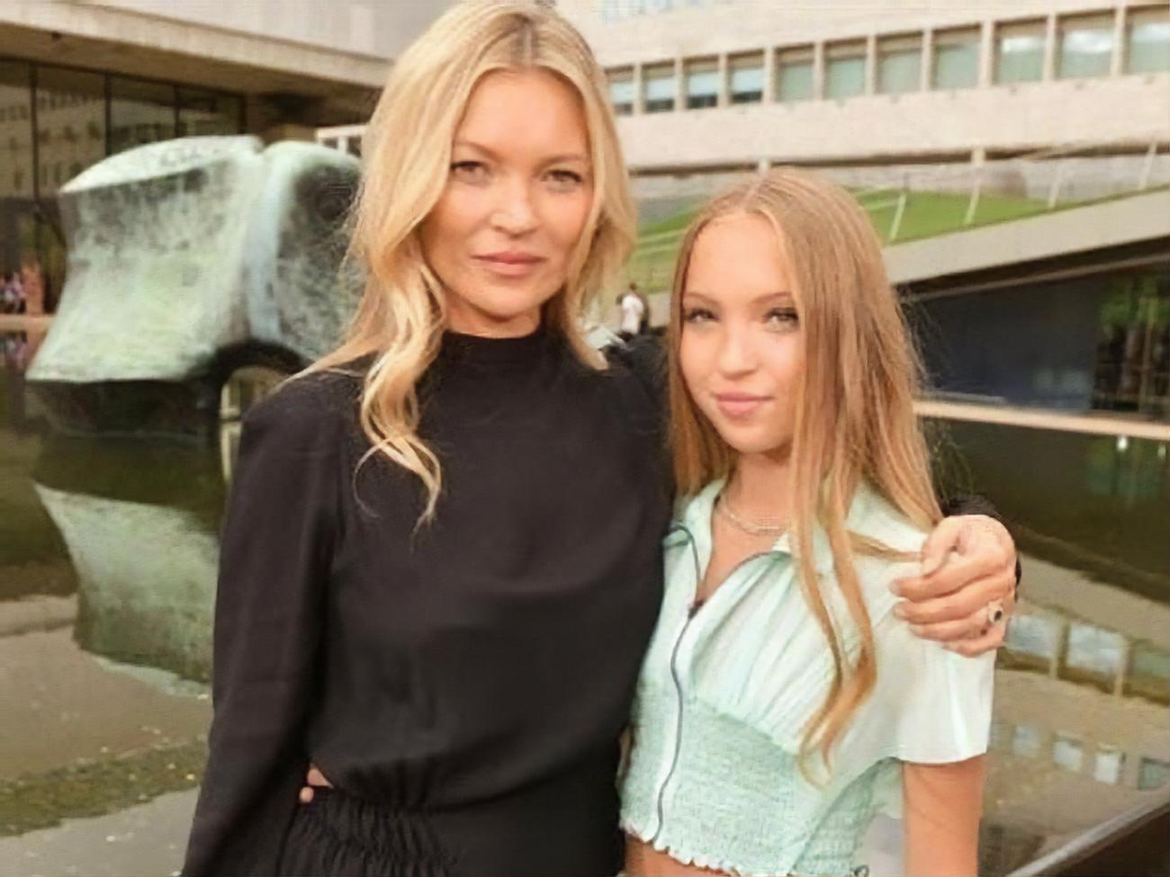 Мосс родила дочь в 2002 году