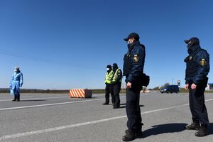 Перед въездом в село установлен блокпост