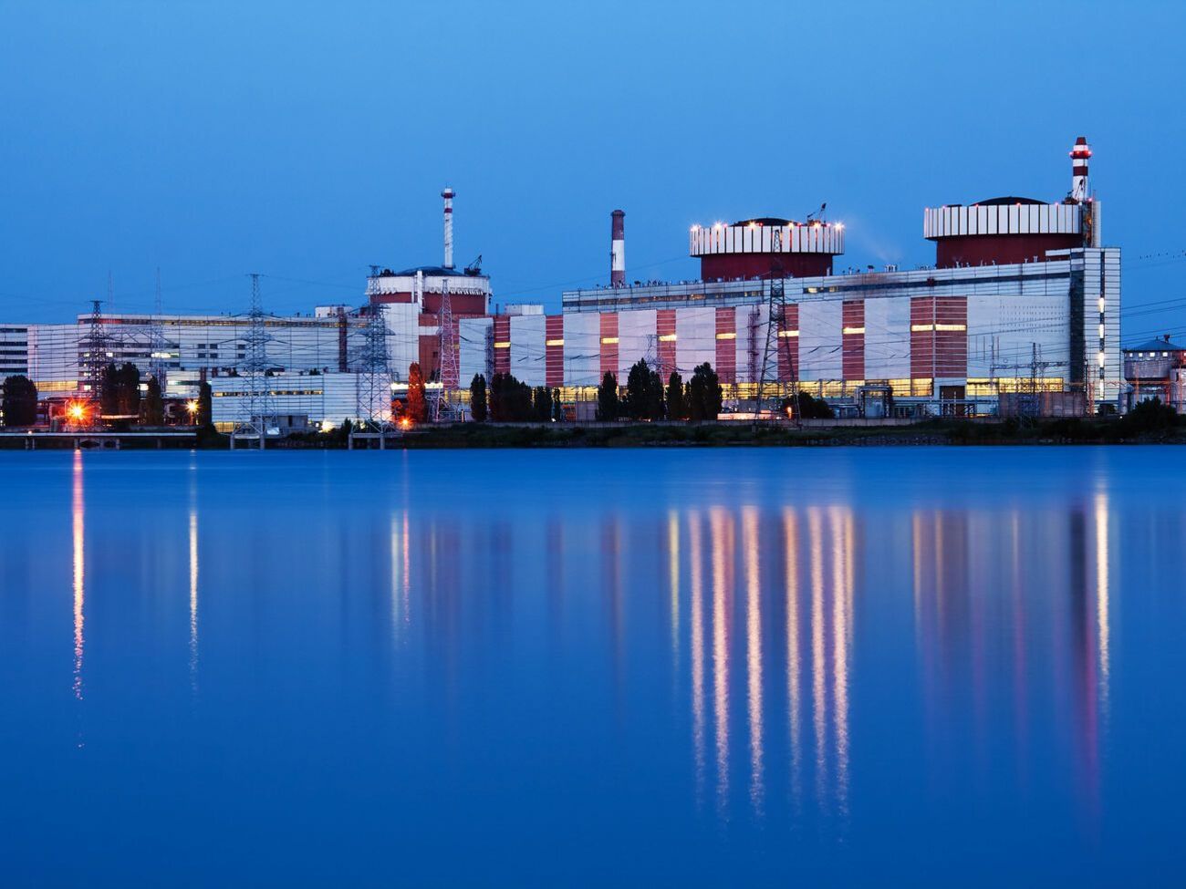 В Украине в настоящее время действует четыре атомные электростанции