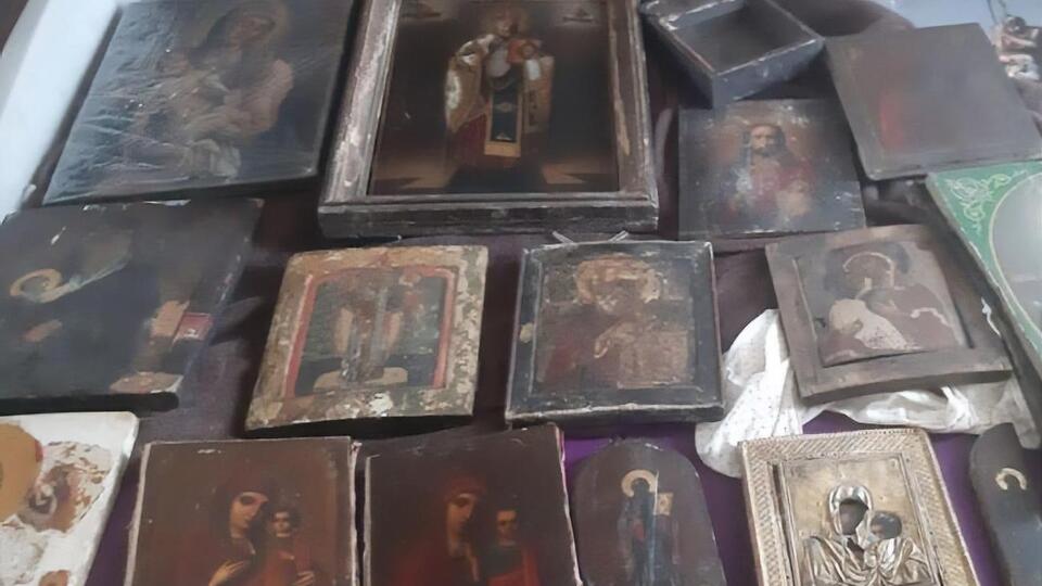 По данным полиции, злоумышленники причастны как минимум к 20 кражам из церквей и монастырей в Тернопольской, Винницкой, Одесской, Львовской и Черниговской областях