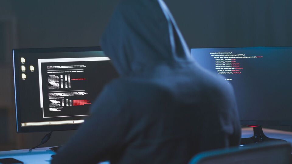 В Британии заявили, что иностранные хакеры охотятся за результатами исследований по коронавирусу