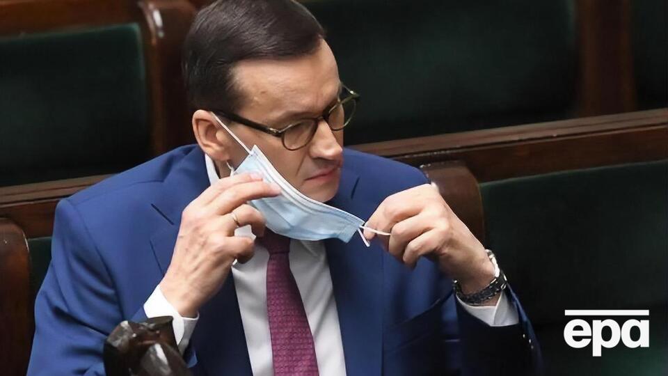 Моравецкий заявил, что значительная часть заграничных переводов от украинцев на родину идет из Польши