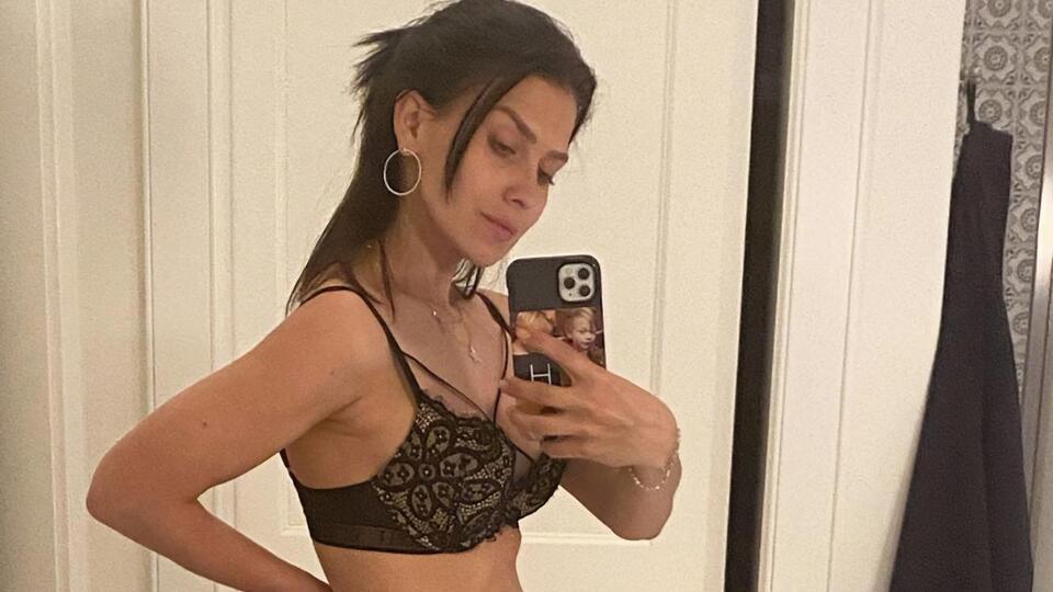 Гіларія Болдвін: Щоночі, коли моя сім'я нарешті спить, я заходжу у ванну і займаюся спортом