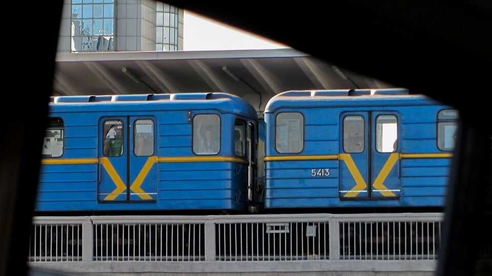 Метро в Україні зупинили в березні