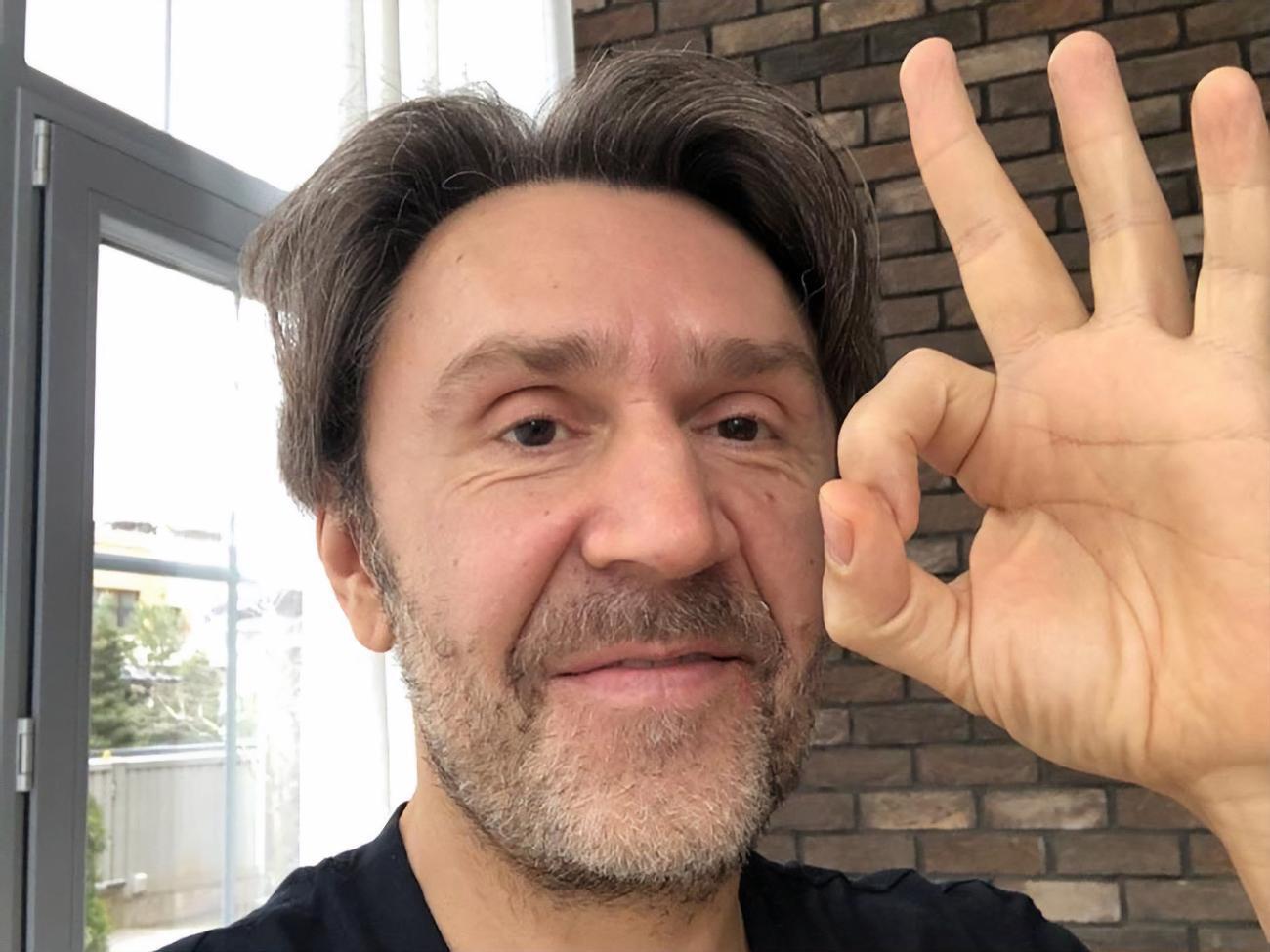 Шнуров: "Нет, я не скажу, что плохо, что их выгнали взашей. Подошла к концу эпоха стаек местных алкашей"