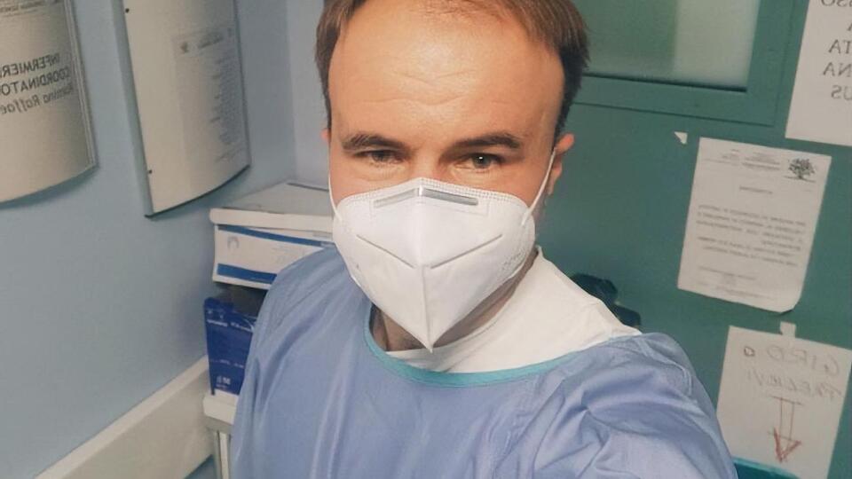 Медбрат Бітюков: В Італії пацієнтам та їхнім родичам не треба нічого докуповувати. І медпрацівнику не потрібно звітувати за кожен шприц