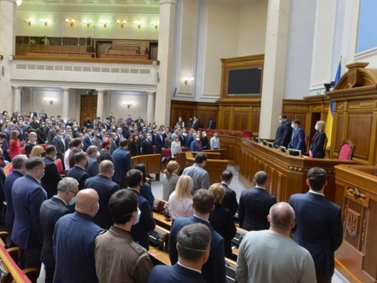 Рада может возобновить работу в пленарном режиме с 18 мая