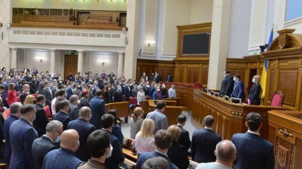 Рада может возобновить работу в пленарном режиме с 18 мая