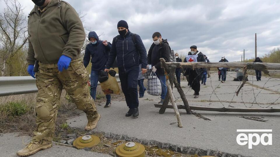 В апреле боевики освободили 20 человек, украинские власти передали им 14