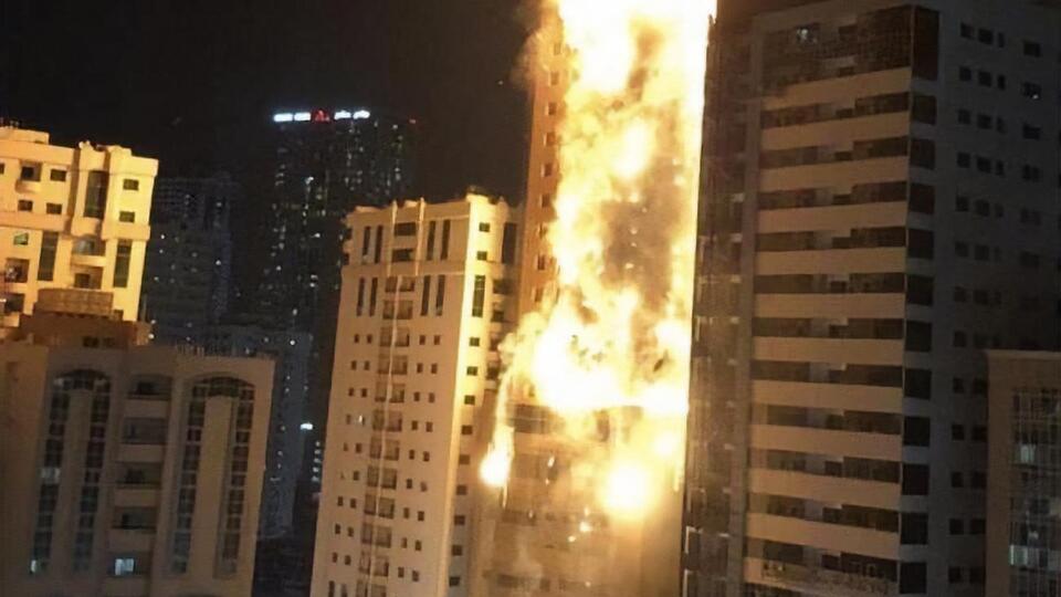 У Шарджі загорівся хмарочос