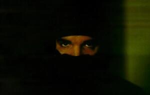 Композицию он сопроводил собственным снимком в черной балаклаве