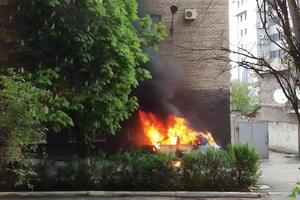 Автомобіль було припарковано біля будівлі райвідділу "поліції"