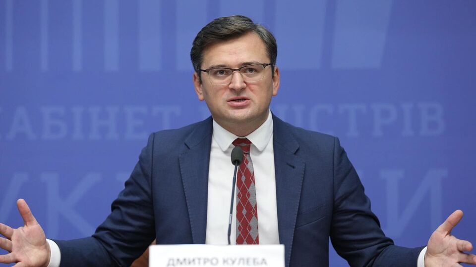 Кулеба заявив, що авіасполучення будуть відновлювати "дуже обережно"