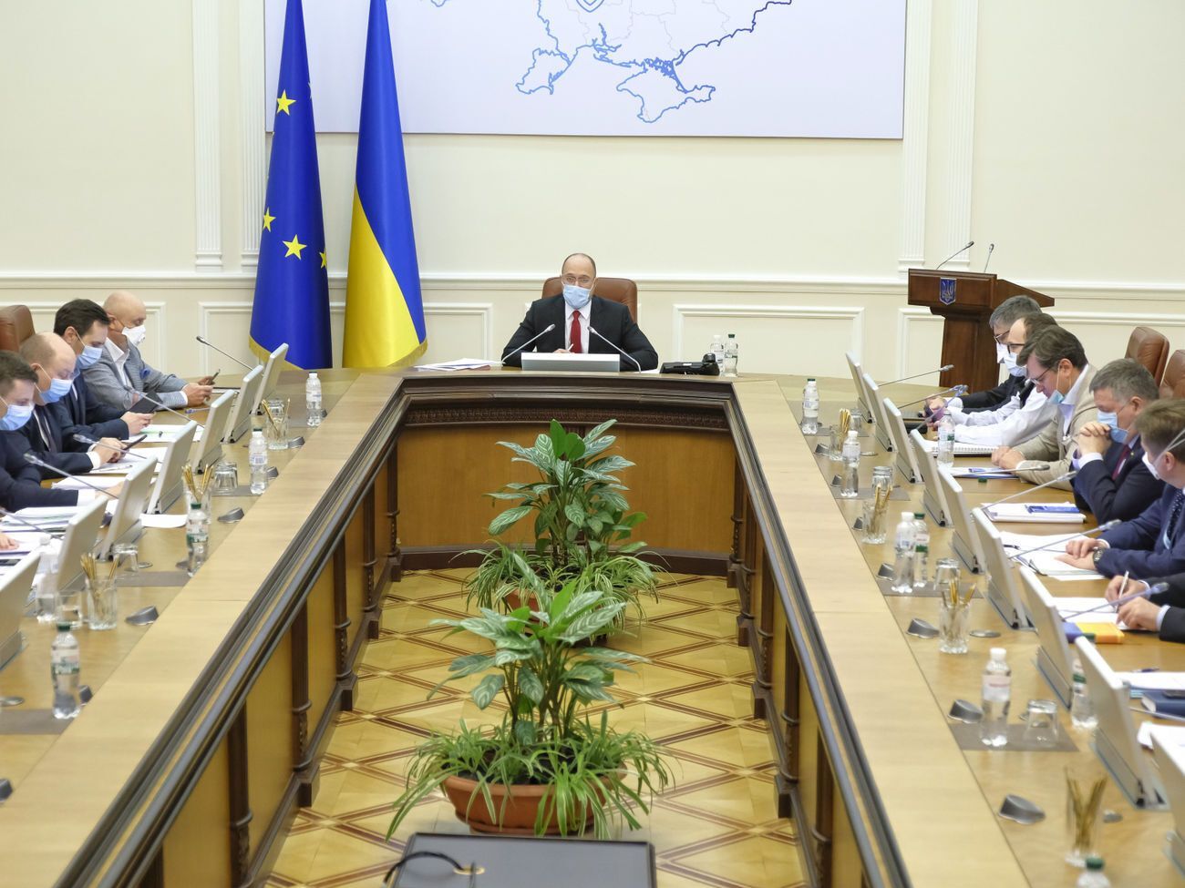 Шмигаль заявив, що запуск транспорту &ndash; це відповідальність місцевої влади