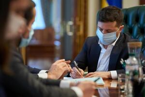 Зеленский провел совещание с представителями Кабинета Министров и государственных ведомств, ответственных за предотвращение распространения COVID-19