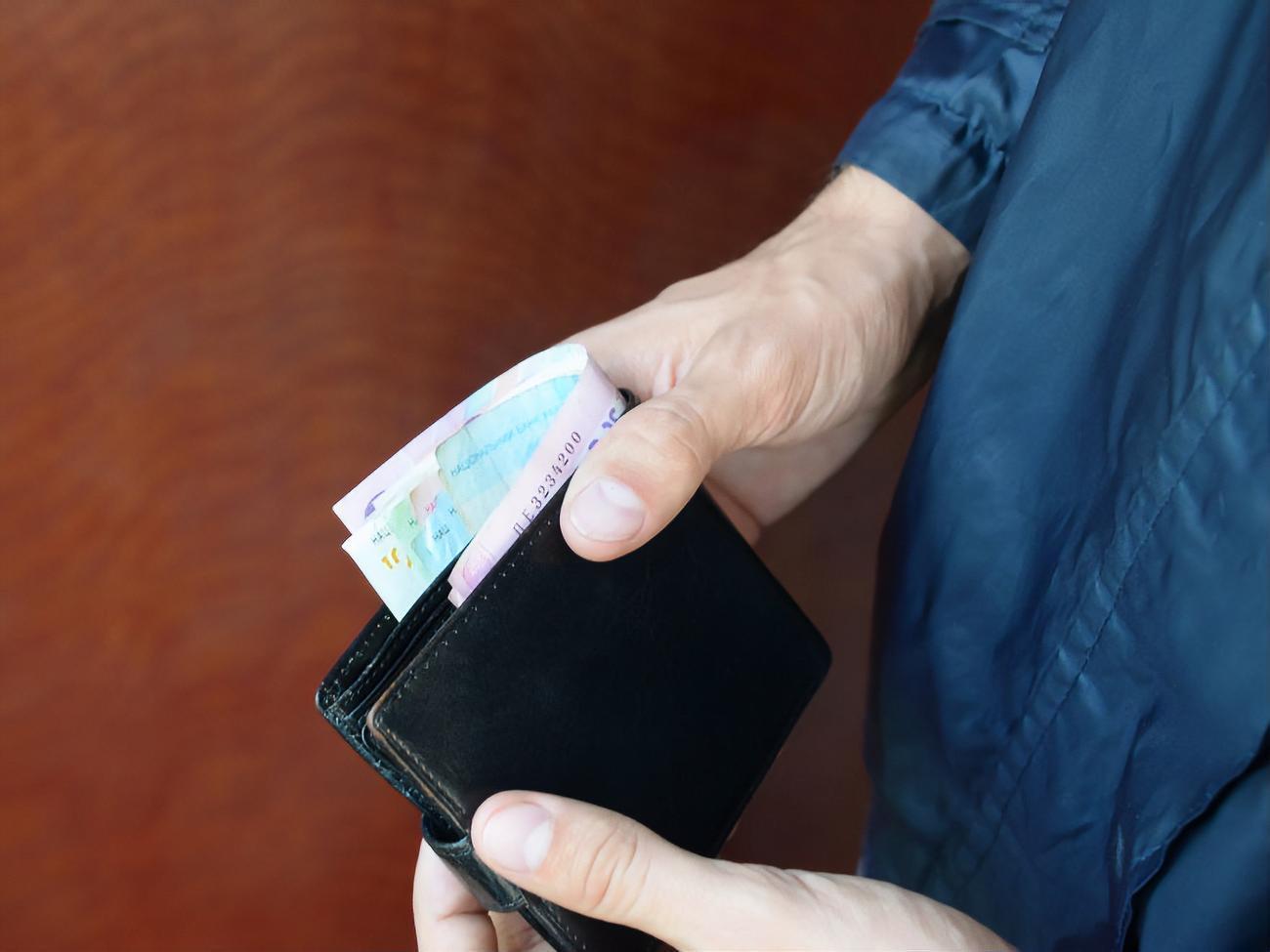 На выплату по тысяче гривен пенсионерам государство выделило 10,6 млрд грн