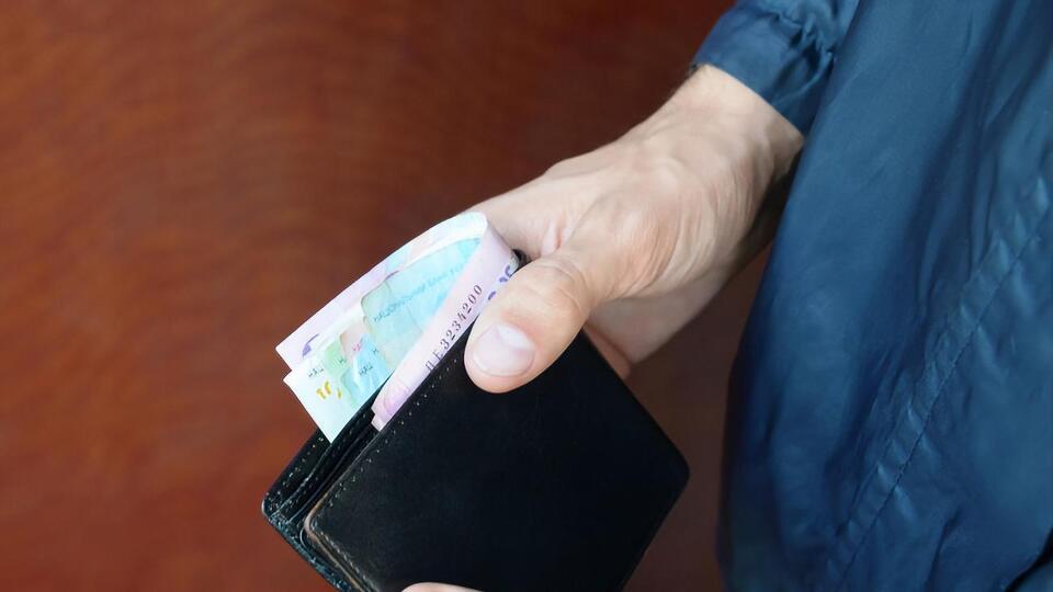 На выплату по тысяче гривен пенсионерам государство выделило 10,6 млрд грн