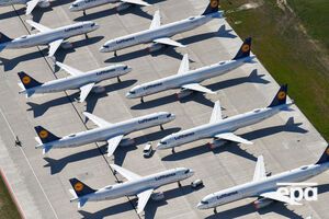 Через пандемію авіасполучення у світі майже зупинилося