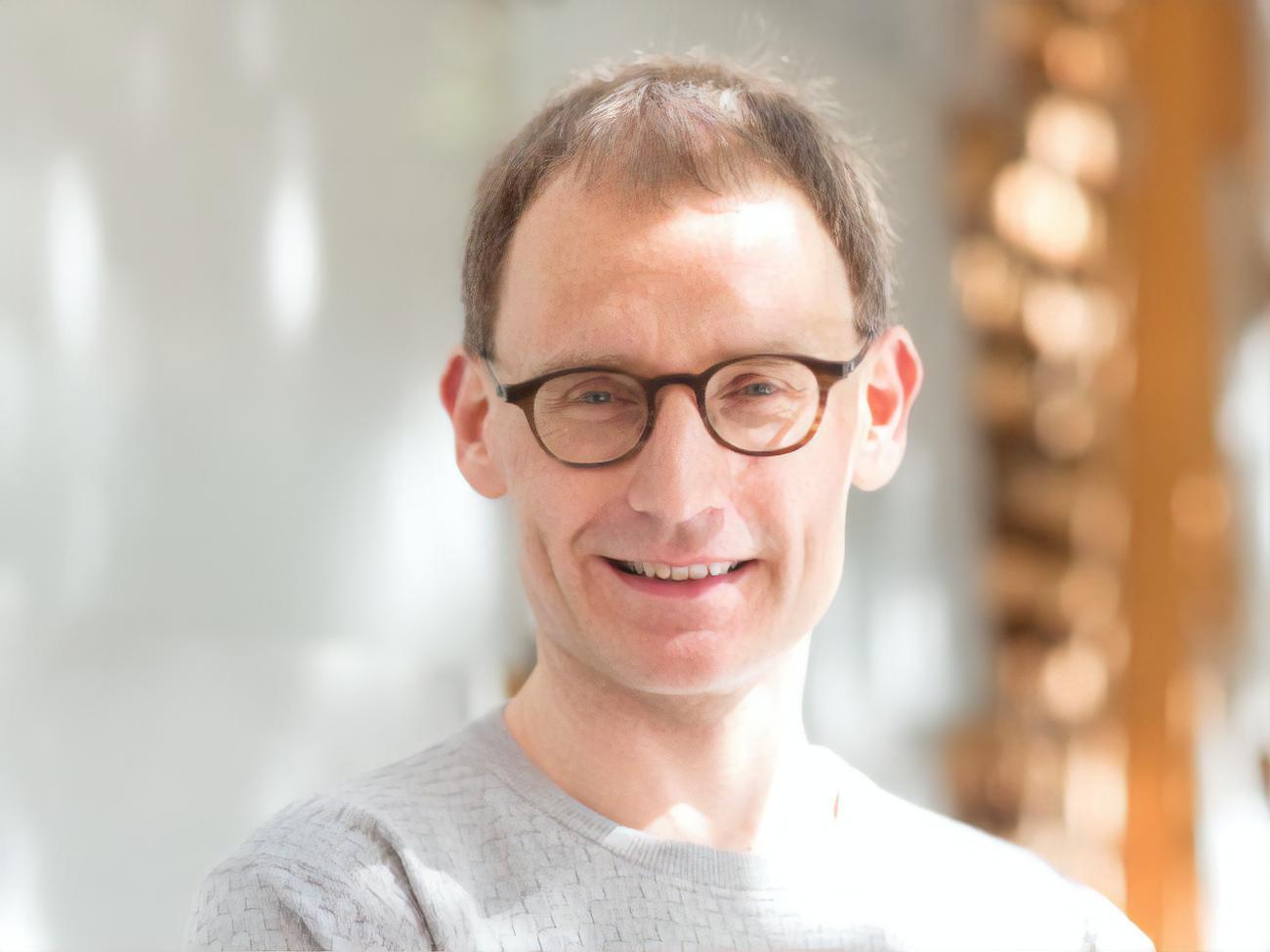 Фергюсон считал, что без жестких ограничений в Великобритании от коронавируса погибнет 250 тыс. человек