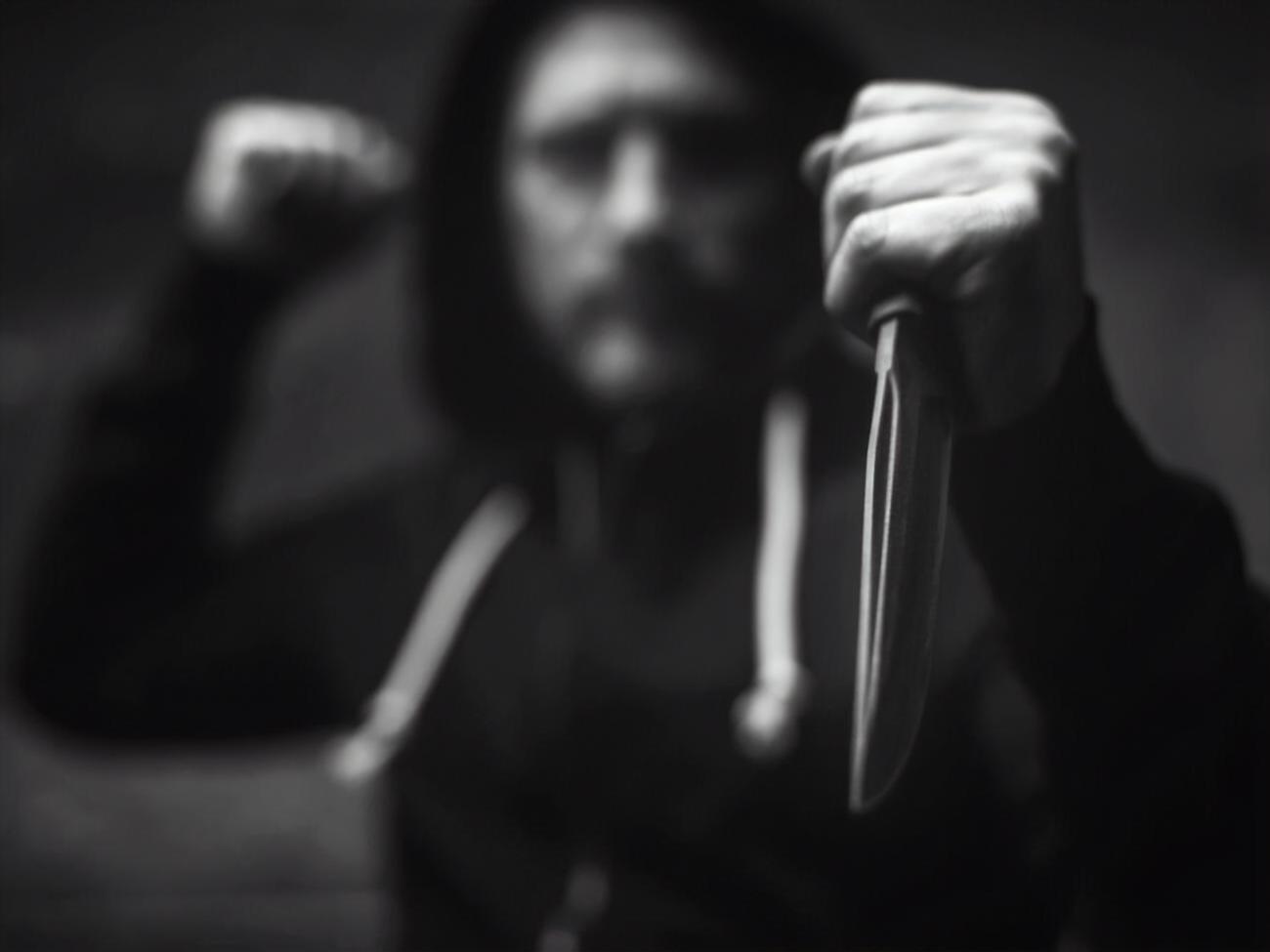 Пострадавший заявил, что ему угрожали ножом и требовали деньги