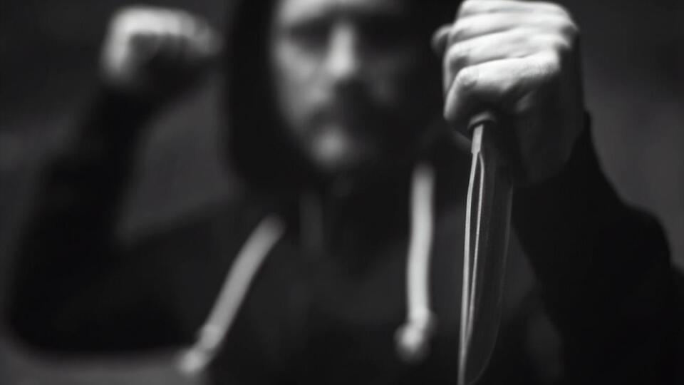 Пострадавший заявил, что ему угрожали ножом и требовали деньги