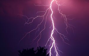 Удар молнии стал причиной гибели подростка