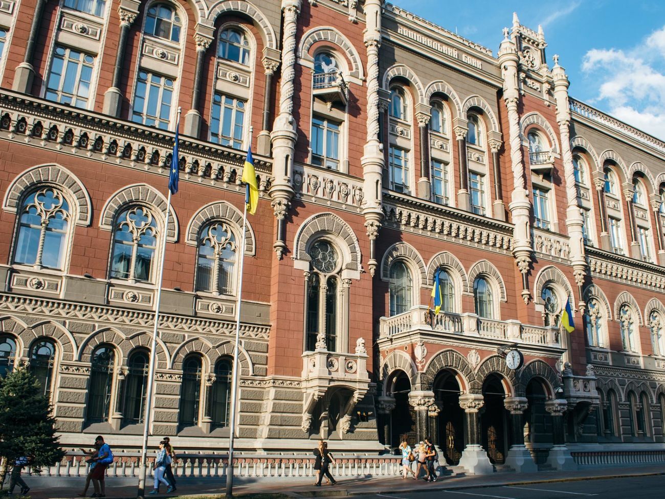 У квітні НБУ купив валюти на $678,8 млн, а продав на $44,5 млн