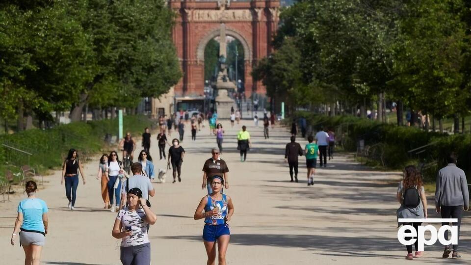 В Іспанії минулого тижня пом'якшили умови карантину для дорослих і дозволили їм прогулянки