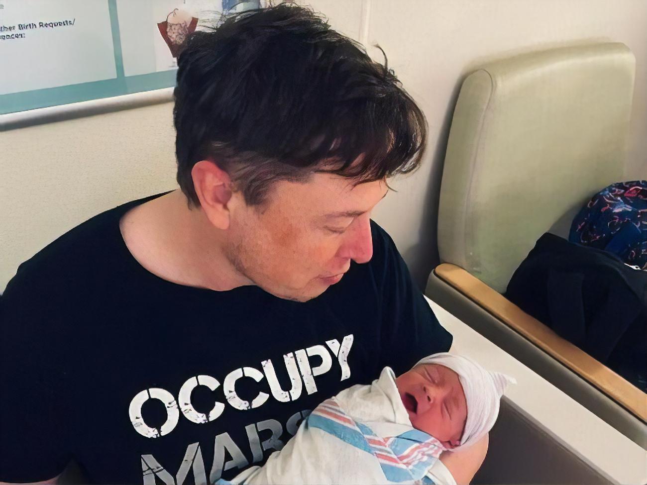 5 травня Маск став батьком ушосте