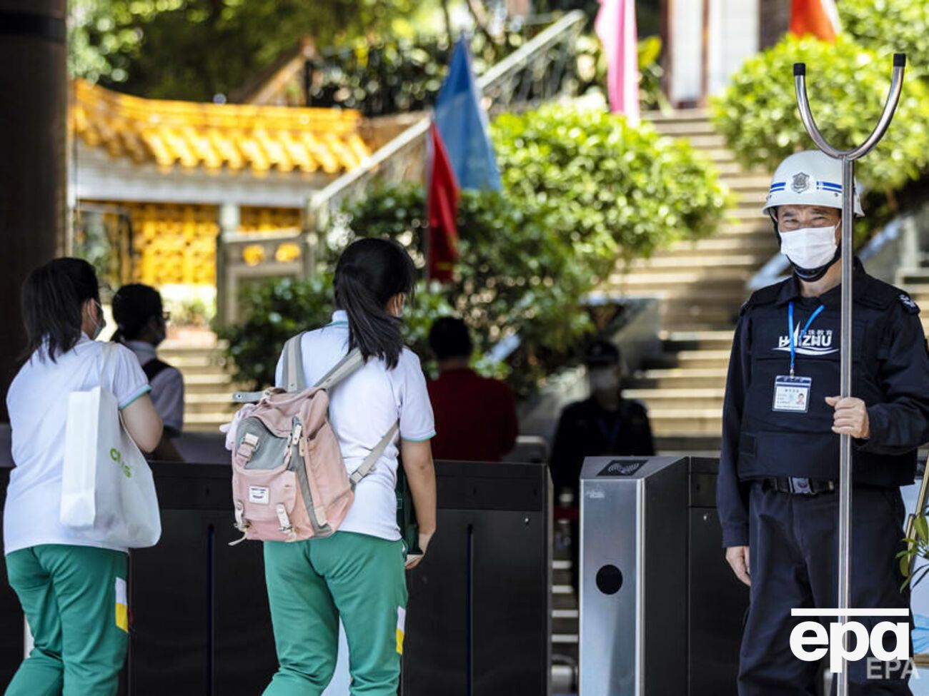 В Китае старшеклассники снова ходят на занятия