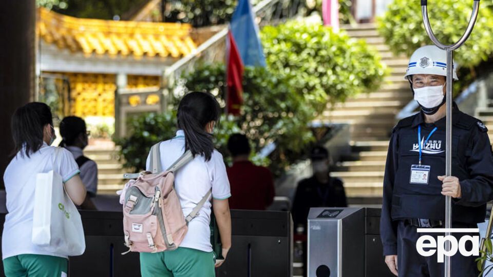 В Китае старшеклассники снова ходят на занятия