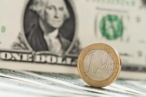 НБУ встановив курс валют на 8 травня