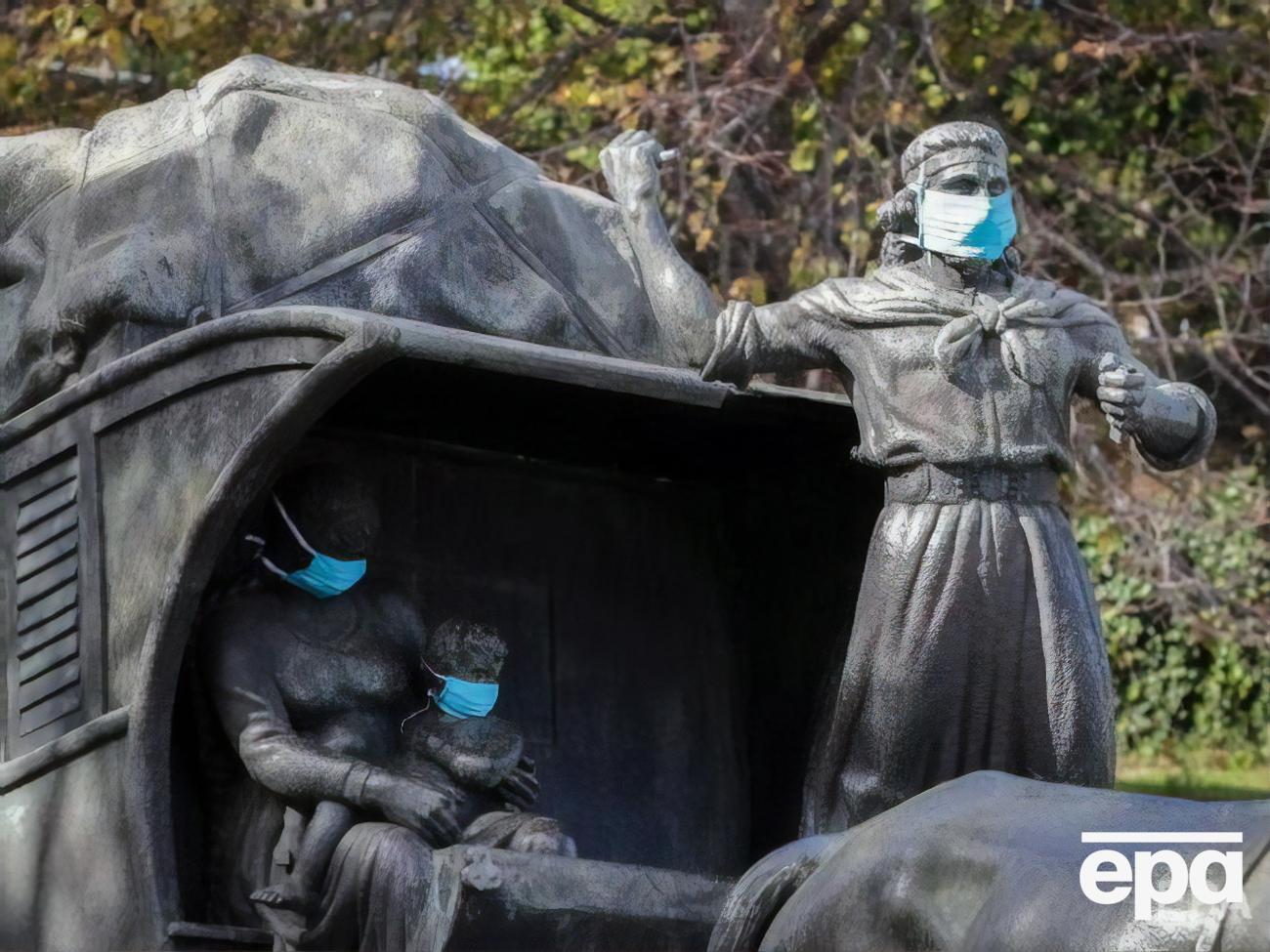 Число инфицированных в мире стабильно растет