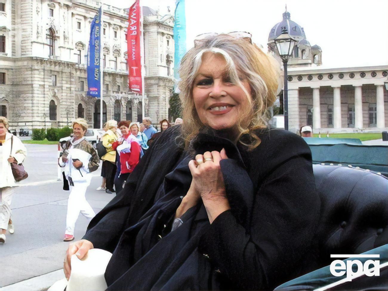 Бардо высказалась об острове Реюньон:&nbsp;Мне стыдно за этот остров, за ту дикость, которая там царит