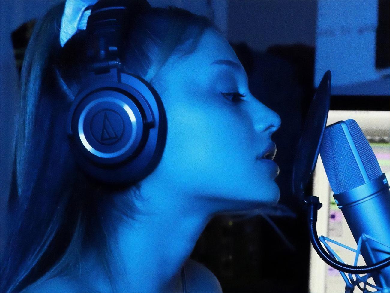 Особисті відеозаписи Гранде увійшли у відеоряд кліпу