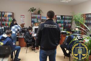 Обыски проводят сотрудники полиции под процессуальным руководством прокуратуры