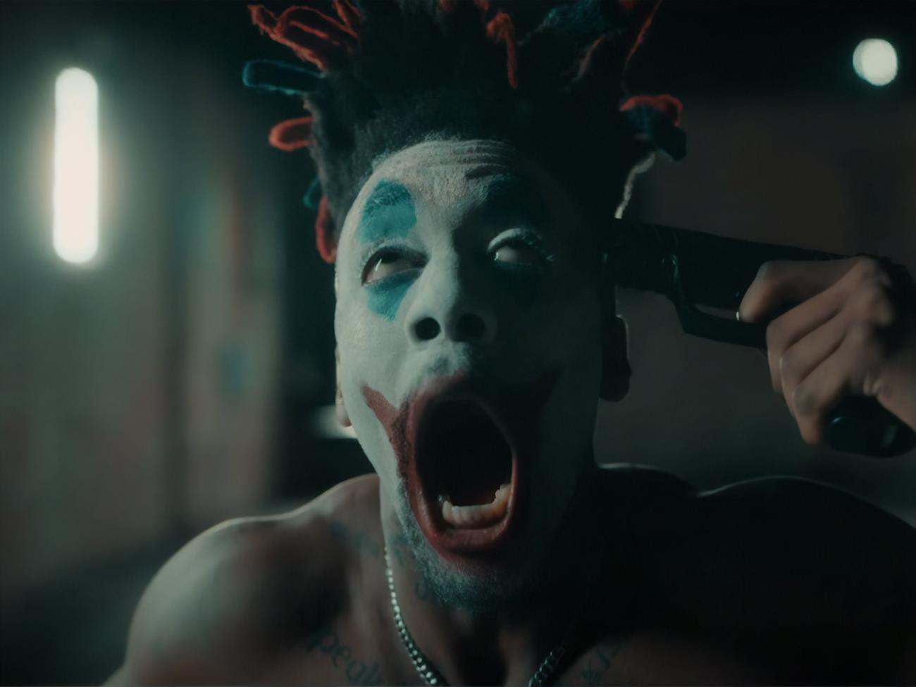 Dax предстал в образе Джокера