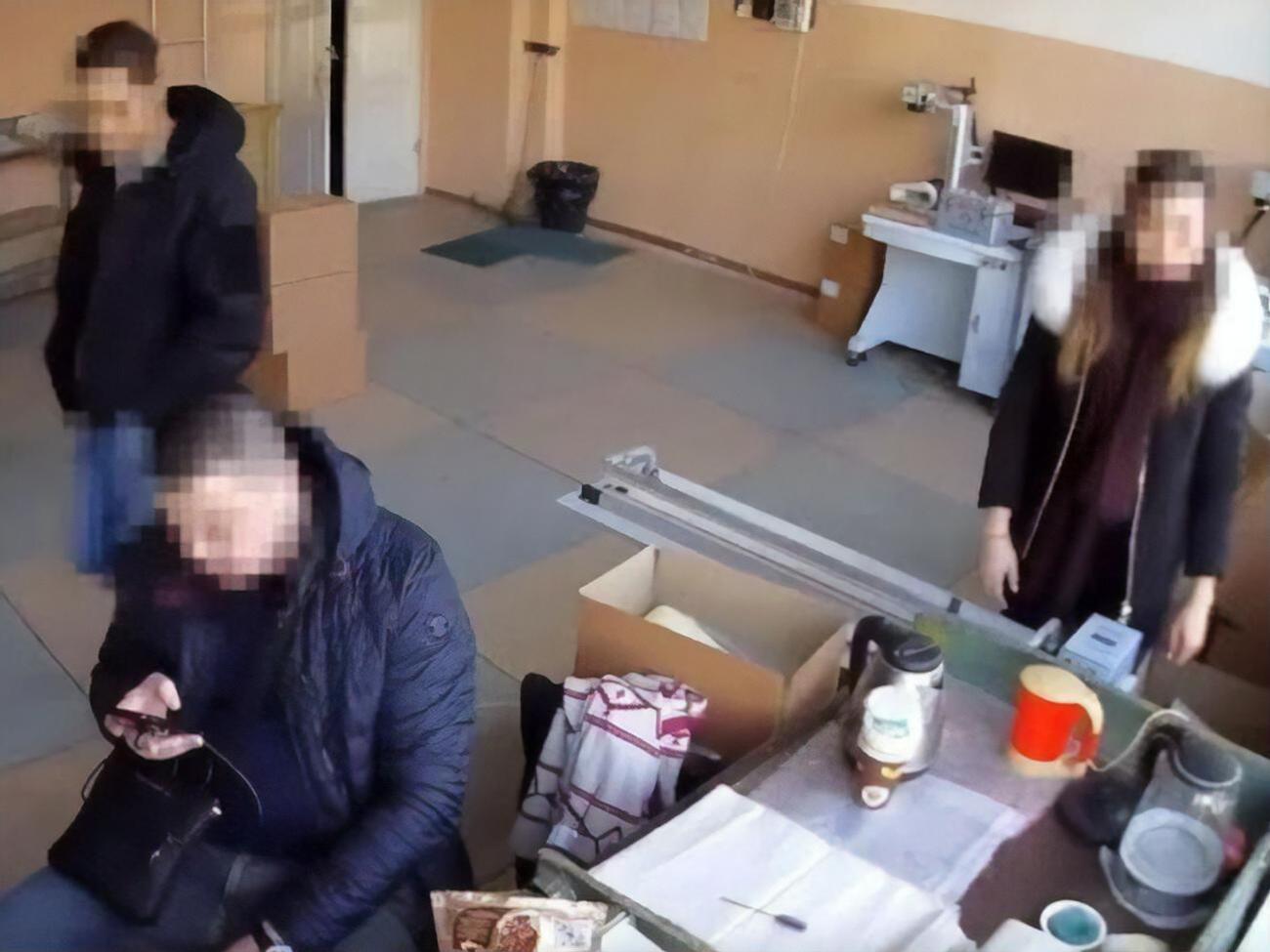 Полицейские проводили обыск зимой