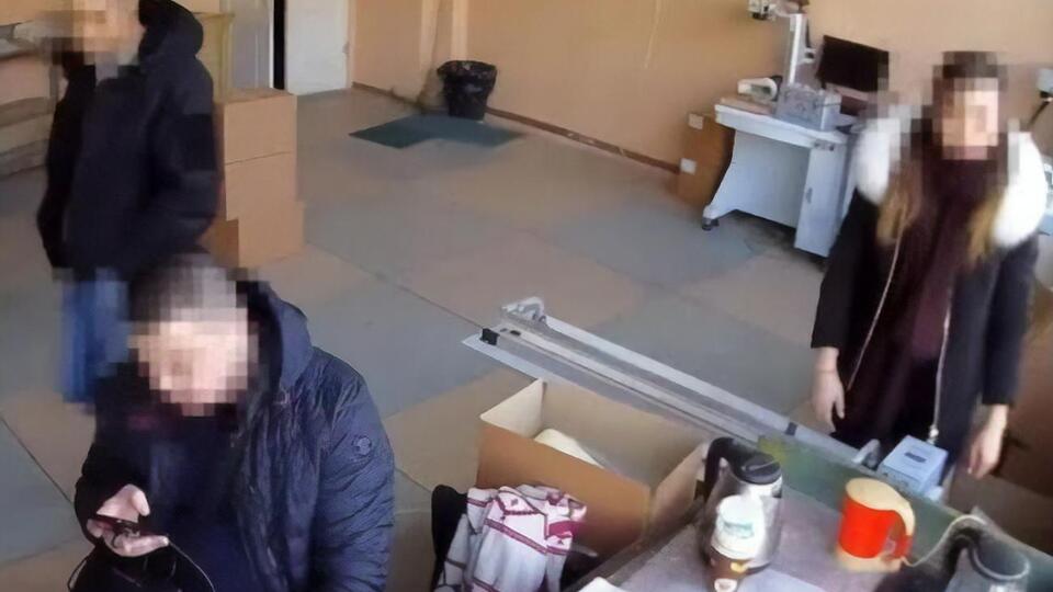 Полицейские проводили обыск зимой