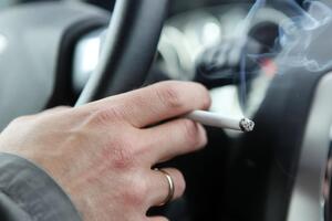 У квітні французькі дослідники намагалися довести користь тютюну в боротьбі з коронавірусом