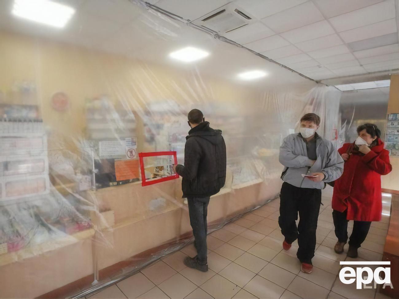 В Україні за час епідемії захворіло 14 710 осіб, померло – 376