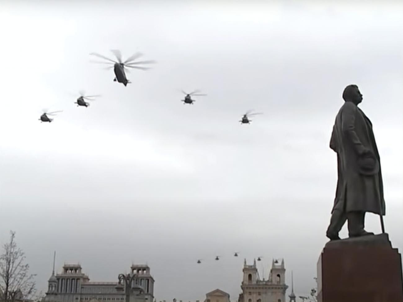 В авіапараді взяло участь 75 військових вертольотів і літаків